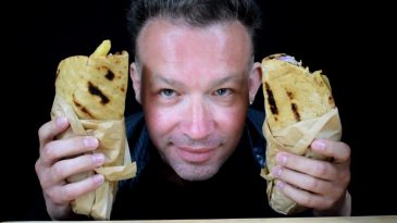 ASMR EATING GREEK STREET FOOD CHICKEN KEBAB PITA GYRO TZATZIKI ONIONS NO TALKING BINGE MUKBANG EXTREMELY MESSY-1