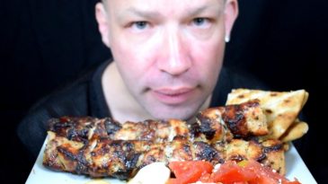ASMR KONTOSOUVLI MALLIORAS PORJ SPIT ROAST MARINADE KONTOSOUVLI MUKBANG GREEK SALAD FRIES PITTAS TZATZIKI NO TALKING-1