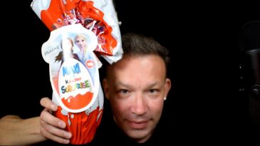ASMR MAXI KINDER SURPRISE DISNEY FROZEN 2 GIANT EGG EASTER UNBOXING AND EATING ASMR SOUNDS YANNISASMR.COM-1
