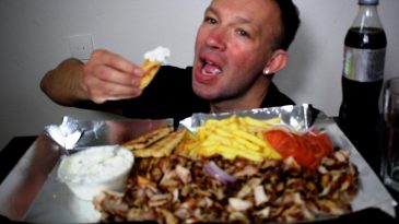 ASMR Mukbang, Chicken Gyro, Greek Street Food, Tzatziki, Onion, Tomate, Diet Coke and gulping (No Talking)-1
