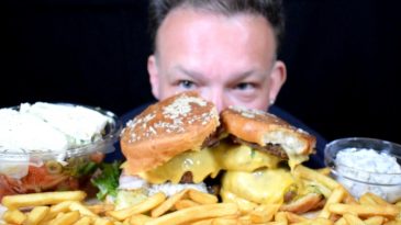 ASMR TRIPLE BACON CHEDAR BURGER FRIES TZATZIKI MUKBANG NO TALKING EATING SOUNDS YANNISASMR.COM-1