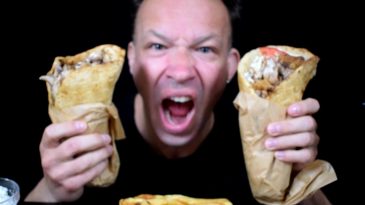 GYROS PITTA ASMR MUKBANG SAVAGE EATING WITH FINGERS TZATZIKI ONIONS FRENCH FRIES ANIMAL INSTICT NO TALKING-1