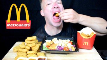 ASMR MCDONALDS UNBOXING 20 CHICKEN NUGGETS CEASARS SALAD DELUXE FRENCH FRIES BARBEQUE SAUCE NO TALKING-2