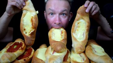 12-PEYNIRLI-PIE-ASMR-FAILED-MUKBANG-BOAT-PIZZA-CHEESE-BACON-SAUSAGE-KETCUP-EATING-SHOW-NO-TALKING-1
